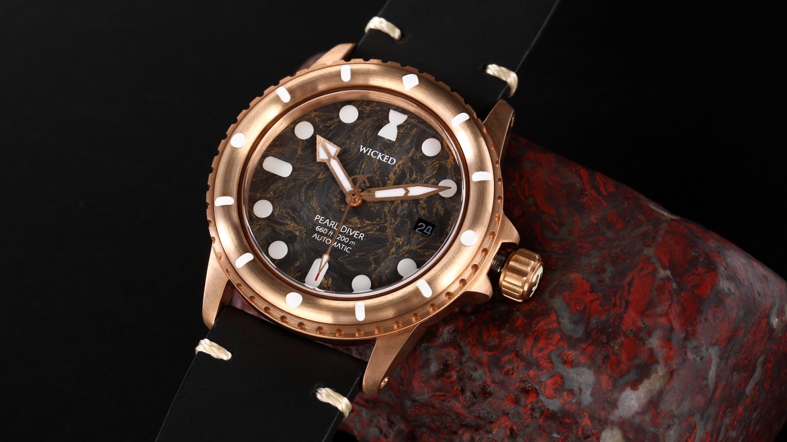 Pearl Diver | Gold Carbon Phoenix