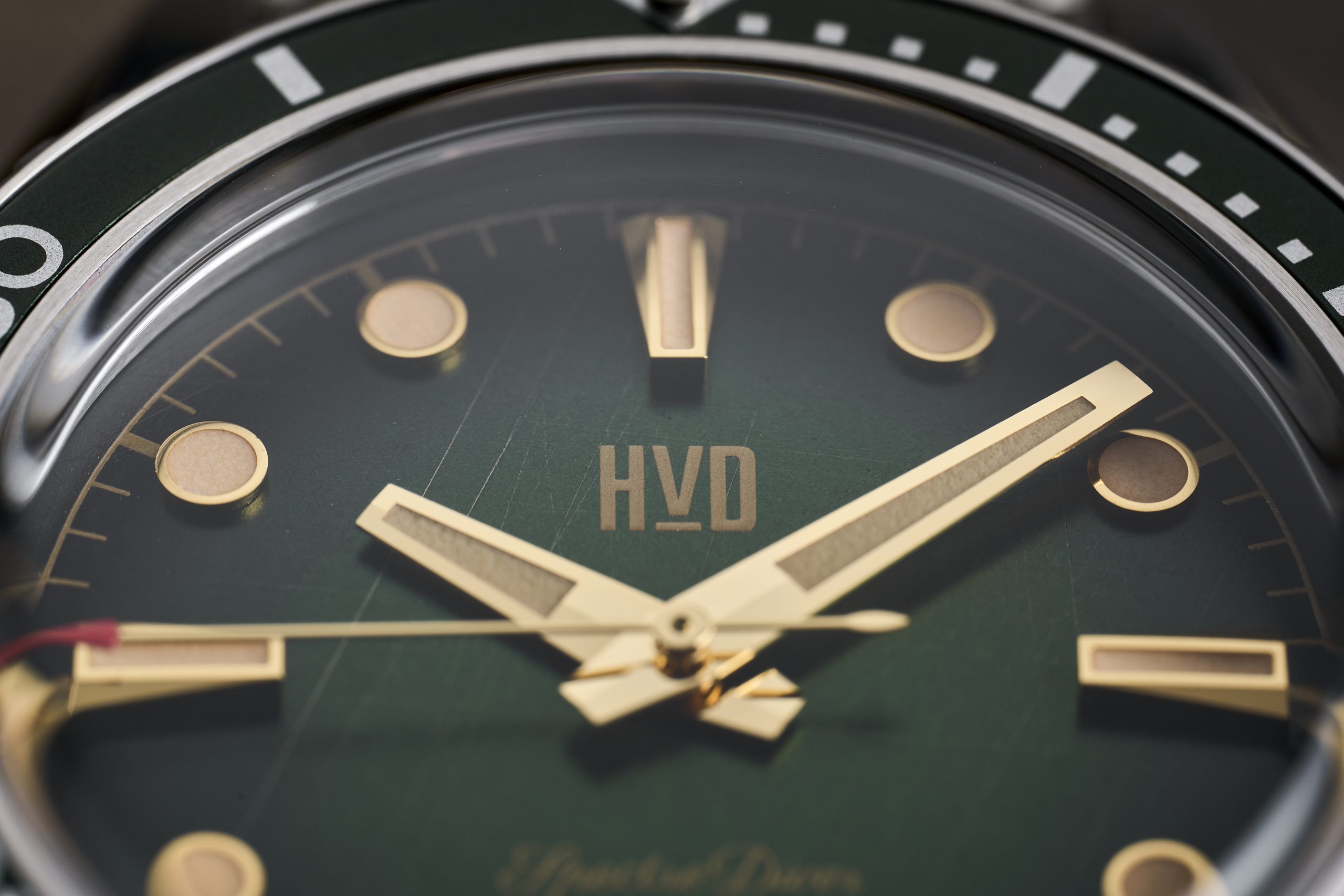 HVD Spectre Diver 2 HVD Handwound Vintage Design Spectre Diver Review Emerald Green