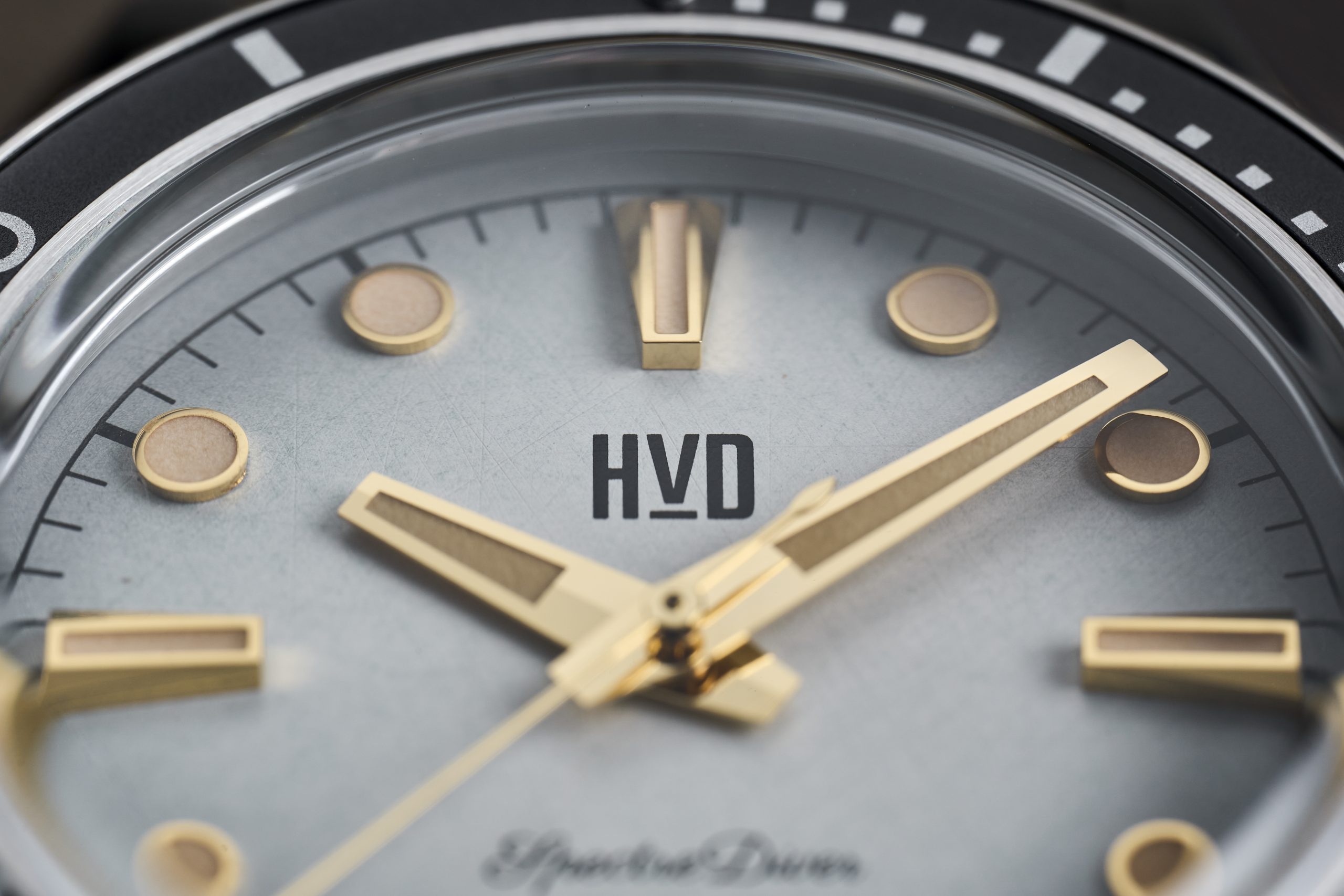 HVD Spectre Diver 3 HVD Handwound Vintage Design Spectre Diver Review Moonstone White